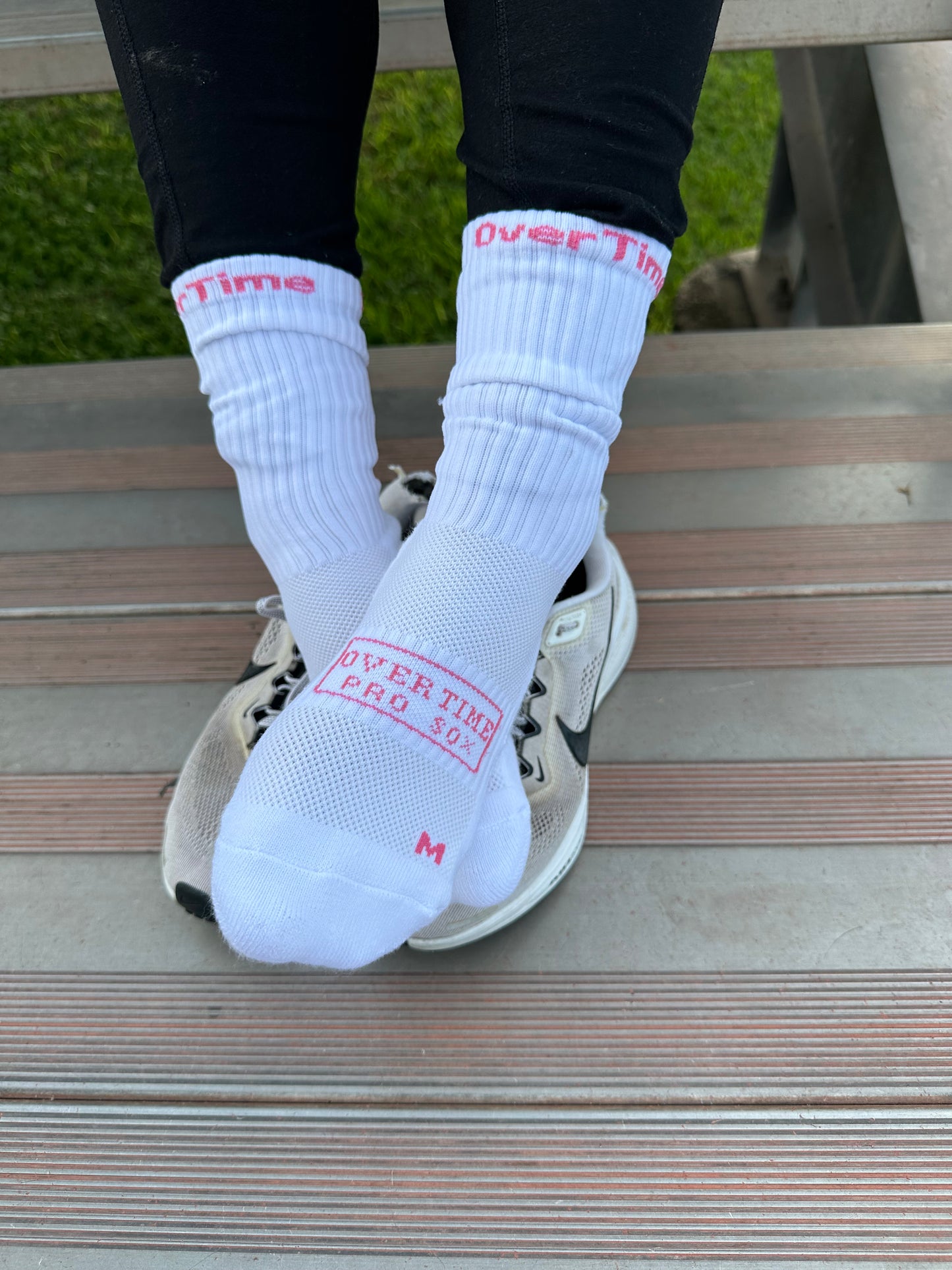 2.0 Crew Length Grip Socks White/Pink
